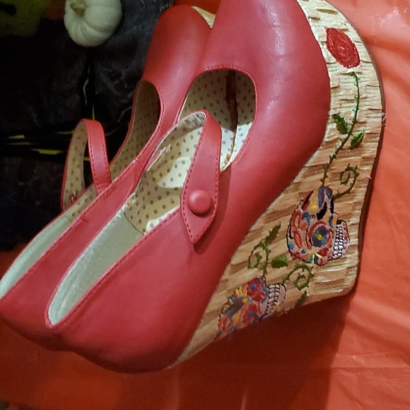 Bettie Page sugar skull platforms. - Picture 4 of 10